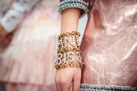 Chanel gioielli: la storia e i segreti dei bijoux della .